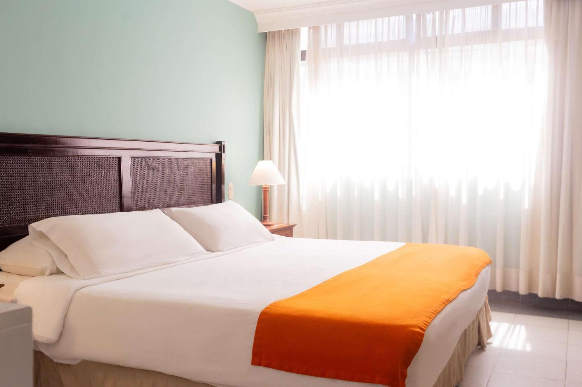 Hotel Faranda Express Puerta Del Sol Barranquilla, A Member Of Radisson Individuals Барранкилья Экстерьер фото